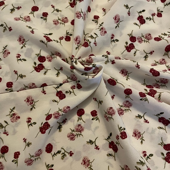 Floral Short Puff Sleeved Dress - Picture 6 of 9